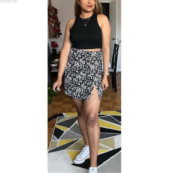 Floral mini skirt - Picture 1 of 9